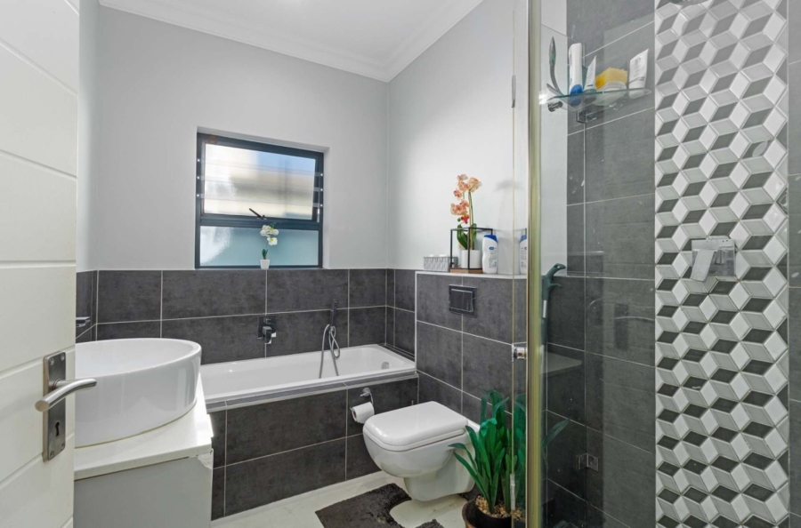 3 Bedroom Property for Sale in Parklands North Western Cape